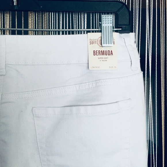 🌸Bermuda 🌸shorts🌸 - Picture 4 of 7